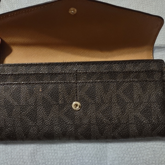 Michael Kors Wallet - Picture 3 of 5